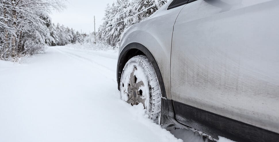 Chutes de neige : la garantie assistance de l'assurance auto en cas de  panne ou d'accident - France Assureurs