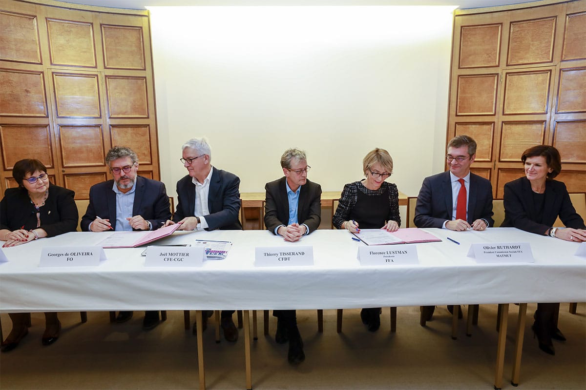 Un accord historique : la FFA et quatre organisations syndicales signent une convention collective unique pour l’ensemble des salariés commerciaux non-cadres de l’assurance