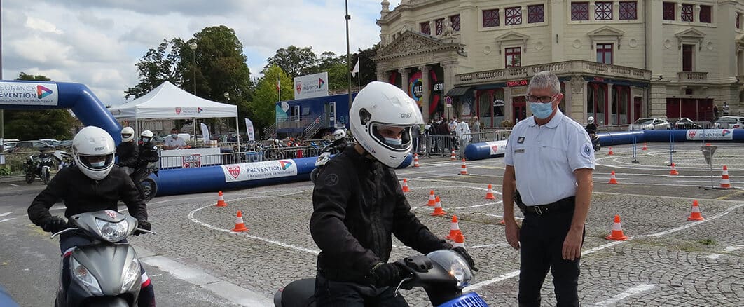 Initiation au deux-roues motorisé : la piste d’éducation routière CRS/Assurance Prévention entame sa tournée 2022